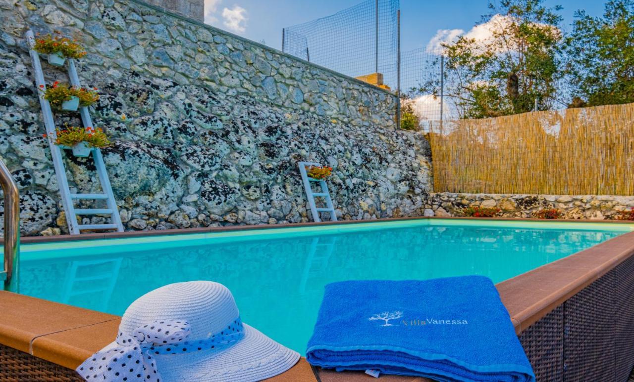 Villa Vanessa Con Piscina Privata - Castro Castro  Extérieur photo