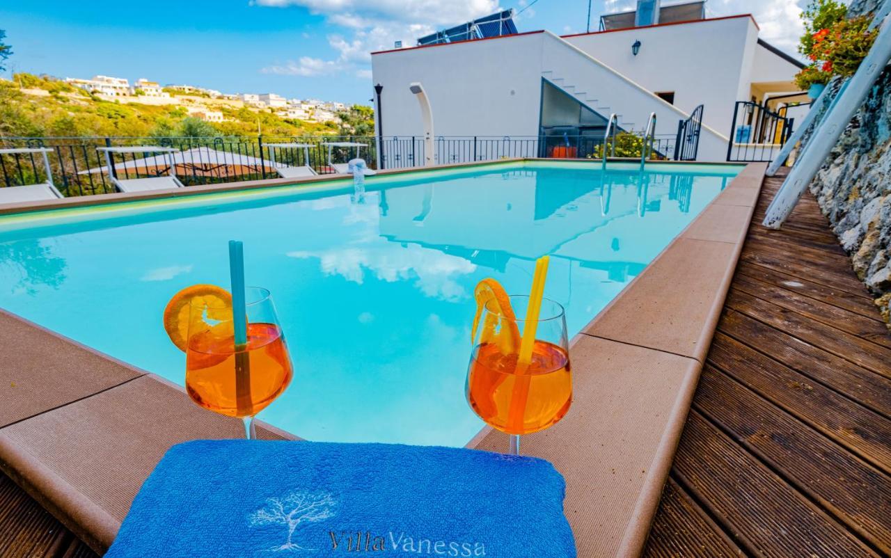 Villa Vanessa Con Piscina Privata - Castro Castro  Extérieur photo