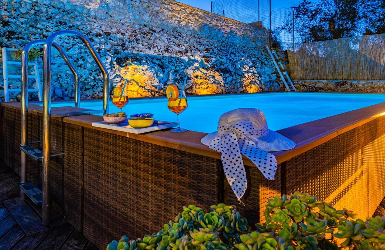 Villa Vanessa Con Piscina Privata - Castro Castro  Extérieur photo