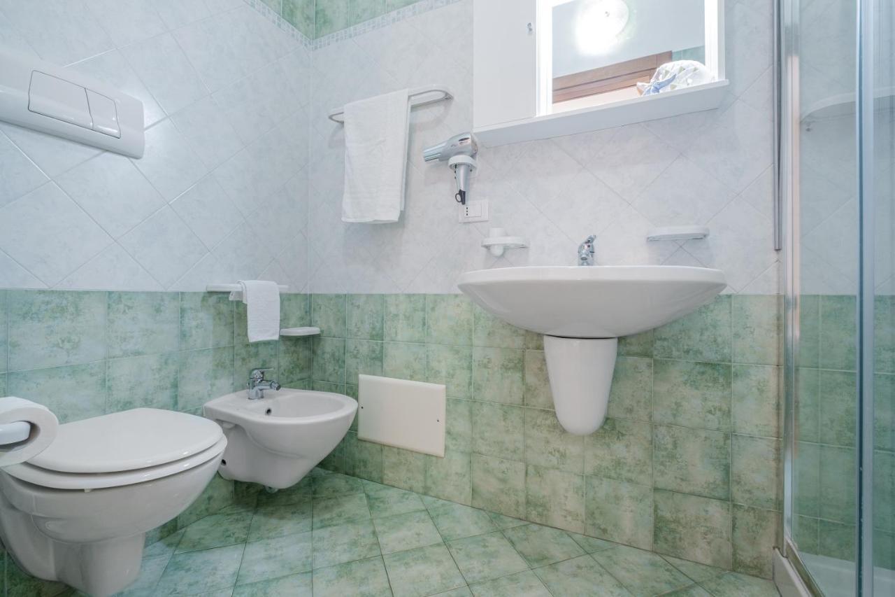 Villa Vanessa Con Piscina Privata - Castro Castro  Extérieur photo